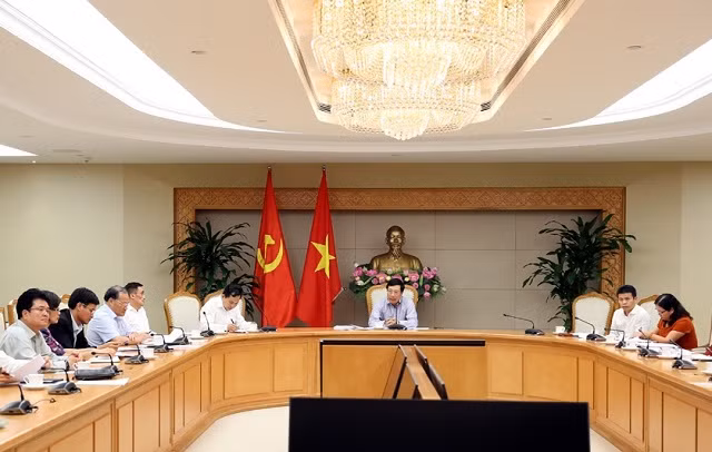 越南政府副总理范平明主持召开使用外国优惠贷款项目相关会议 ảnh 1 越南政府副总理范平明主持召开使用外国优惠贷款项目相关会议 ảnh 1