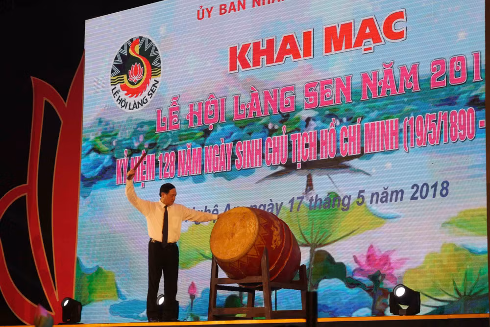 乂安省举行多项活动 庆祝胡志明主席诞辰128周年 ảnh 1 乂安省举行多项活动 庆祝胡志明主席诞辰128周年 ảnh 1