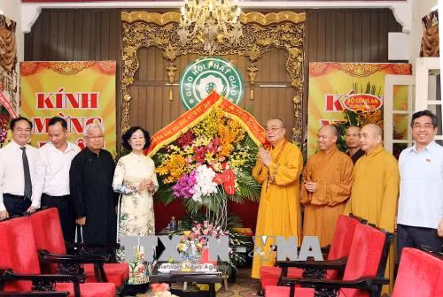 越共中央民运部部长向越南佛教教会中央治事委员会致以佛诞节问候 ảnh 1 越共中央民运部部长向越南佛教教会中央治事委员会致以佛诞节问候 ảnh 1