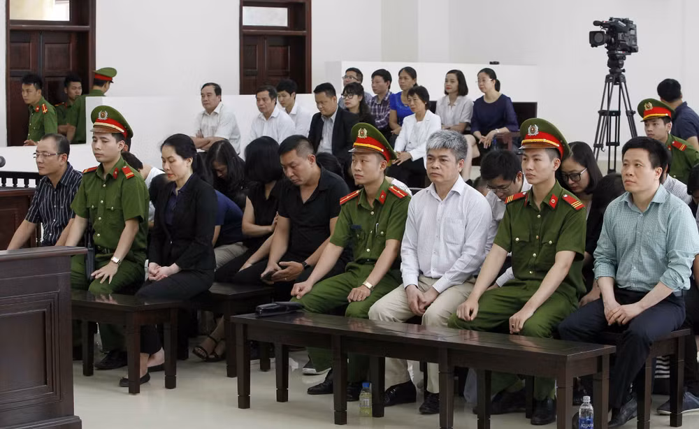 何文深贪污案二审作出判决:维持对何文深与阮春山的一审判决 ảnh 1 何文深贪污案二审作出判决:维持对何文深与阮春山的一审判决 ảnh 1