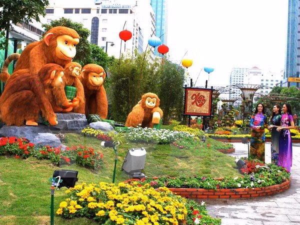 国家主席张晋创出席胡志明市阮惠春节花街开幕式 ảnh 1