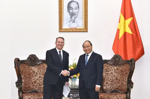 越南政府总理阮春福会见大不列颠及北爱尔兰国际贸易部大臣 ảnh 1