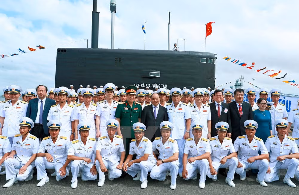 阮春福总理出席“186-岘港”号和“187-巴地头顿”号潜艇升旗仪式 ảnh 2 阮春福总理出席“186-岘港”号和“187-巴地头顿”号潜艇升旗仪式 ảnh 2