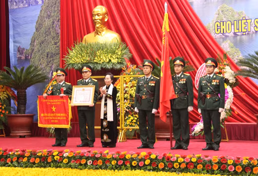 广宁省武装力量荣获“人民武装力量英雄”称号 ảnh 1 广宁省武装力量荣获“人民武装力量英雄”称号 ảnh 1