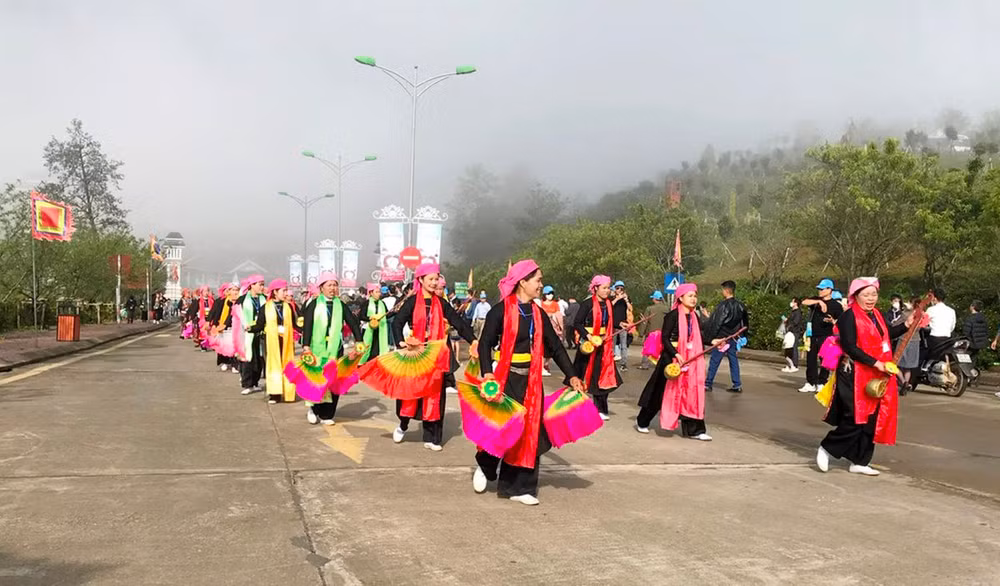 4·30和5·1劳动节小长假： 老街省推出许多旅游产品 ảnh 1