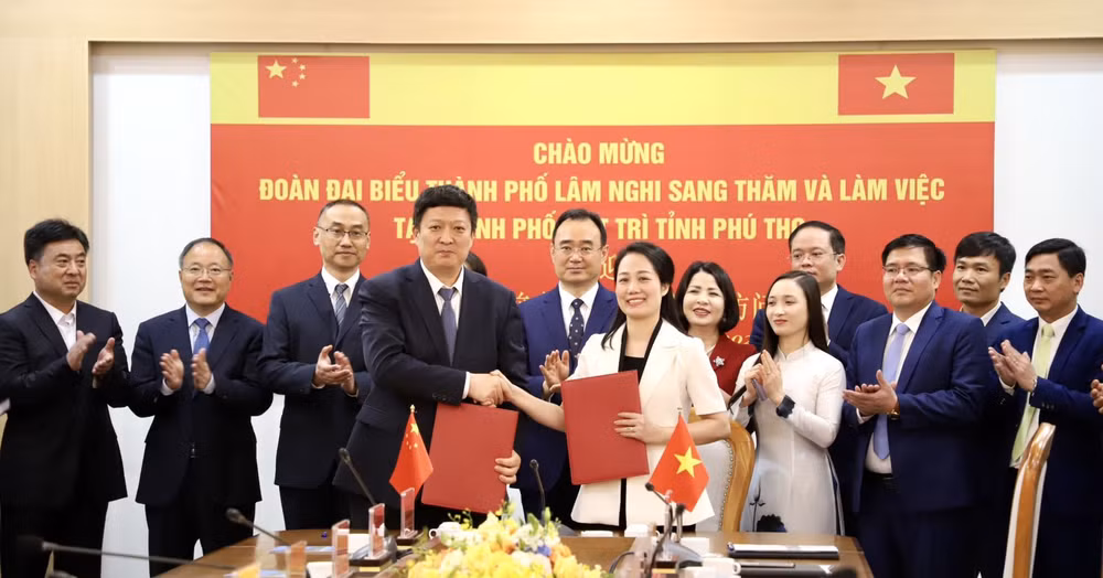 富寿省越池市与中国山东省临沂市建立友好合作关系 ảnh 1