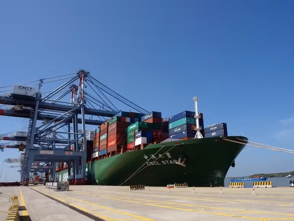 盖梅—施威深水港接待前往美国西海岸的货轮 ảnh 1 盖梅—施威深水港接待前往美国西海岸的货轮 ảnh 1