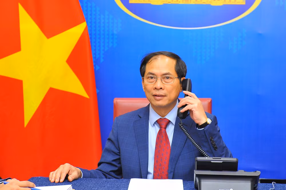老挝、柬埔寨和印尼三国外长分别与越南新任外交部长通电话 ảnh 1