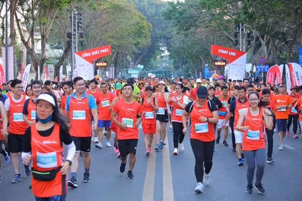 2021年第四届Techcombank杯胡志明市国际马拉松赛吸引1.3万人参赛 ảnh 1