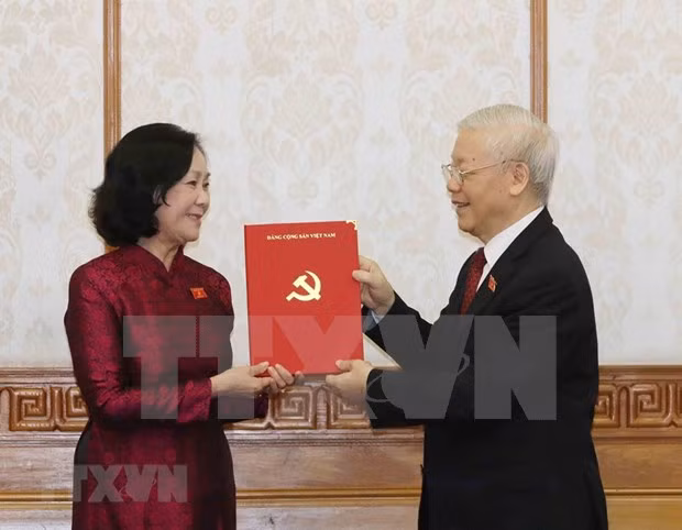 张氏梅同志任越共中央组织部部长 裴氏明怀同志任中央民运部部长 ảnh 1 张氏梅同志任越共中央组织部部长 裴氏明怀同志任中央民运部部长 ảnh 1