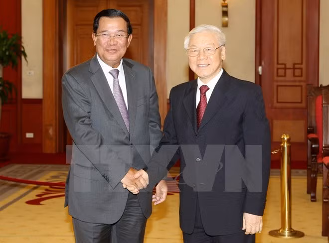 越共中央总书记阮富仲会见柬埔寨首相洪森 ảnh 1 越共中央总书记阮富仲会见柬埔寨首相洪森 ảnh 1
