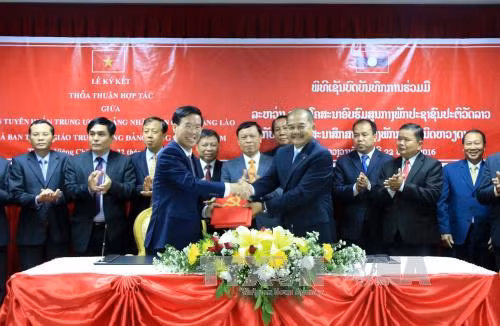 越共中央宣教部高级代表团对老挝进行工作访问 ảnh 1 越共中央宣教部高级代表团对老挝进行工作访问 ảnh 1