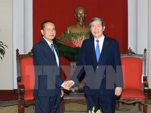 越共中央书记处常务书记丁世兄会见柬埔寨人民党中央办公厅主任 ảnh 1 越共中央书记处常务书记丁世兄会见柬埔寨人民党中央办公厅主任 ảnh 1