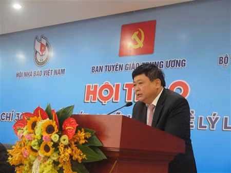 革新30年的新闻媒体——理论及实践问题研讨会在河内举行 ảnh 1