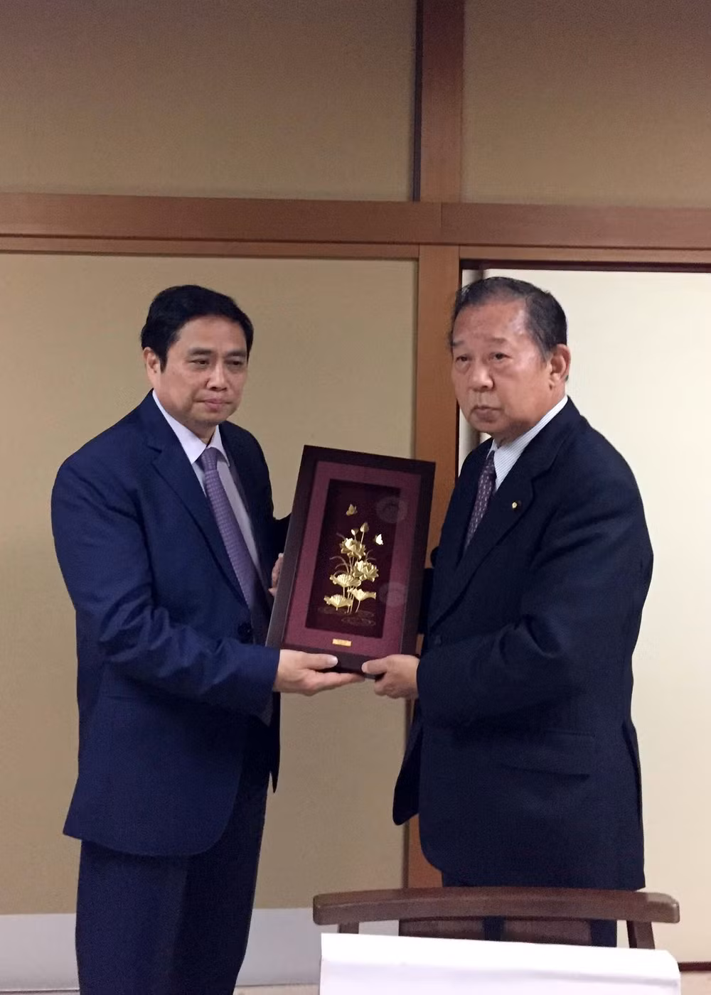 日本国会领导会见越共中央组织部部长范明政 ảnh 3