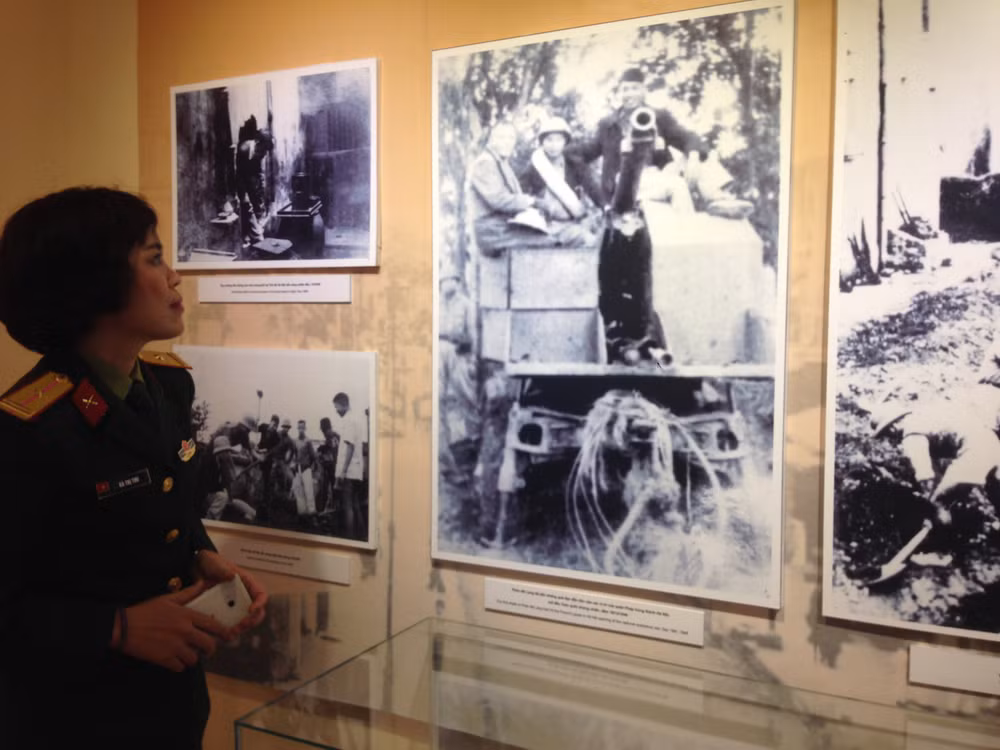 “1946年冬季英雄之歌”资料图片展在河内举行 ảnh 1