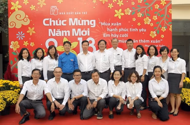越共中央宣教部部长武文赏莅临胡志明市拜年 ảnh 1 越共中央宣教部部长武文赏莅临胡志明市拜年 ảnh 1