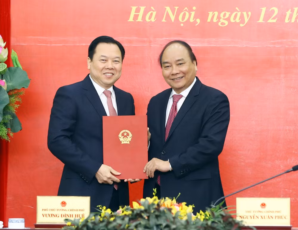 越南政府总理阮春福：早日把国有企业移交给企业国有资产管理委员会 ảnh 1