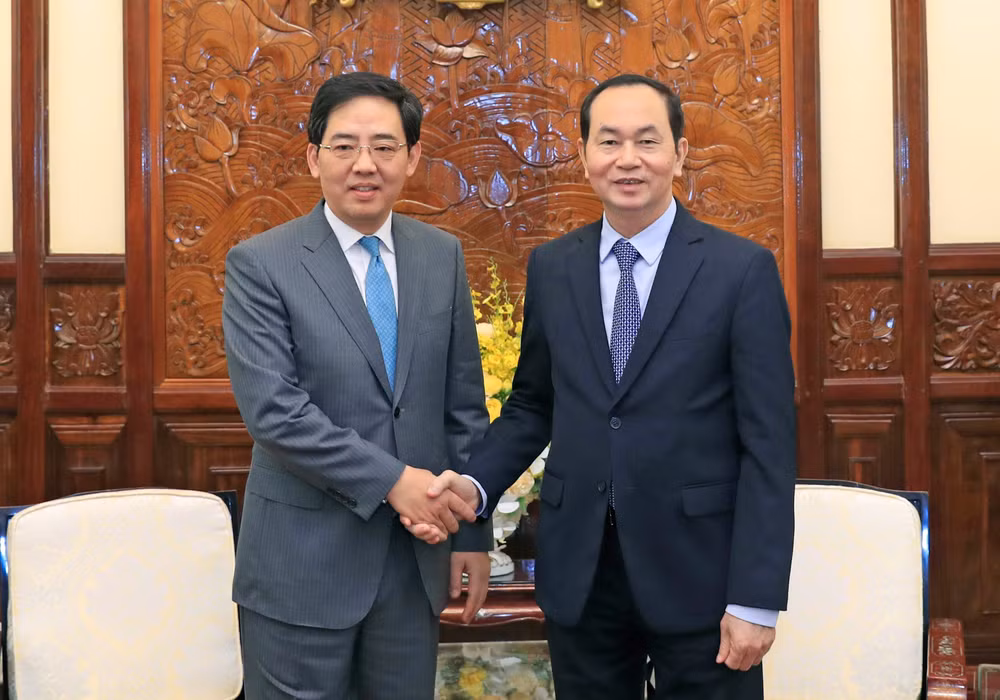 陈大光主席会见前来辞行拜会的中国驻越大使洪小勇 ảnh 1