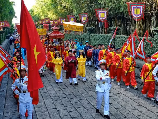 雄王国祖柱形粽子供奉仪式暨向礼成侯阮有镜敬香仪式在胡志明市举行 ảnh 1 雄王国祖柱形粽子供奉仪式暨向礼成侯阮有镜敬香仪式在胡志明市举行 ảnh 1