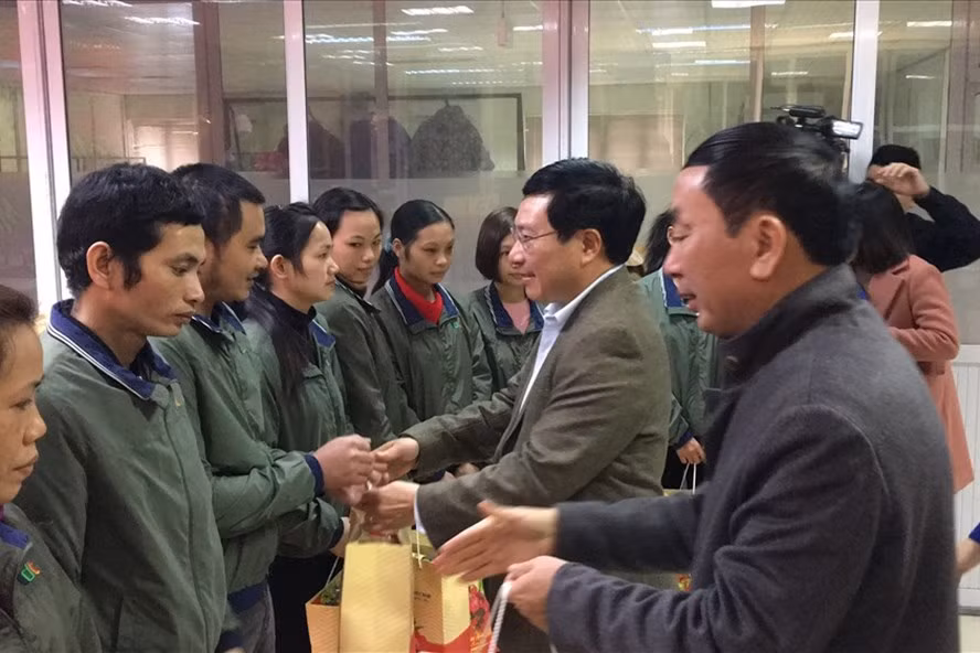 范平明春节前走访慰问太原省优抚对象和困难群众 ảnh 1