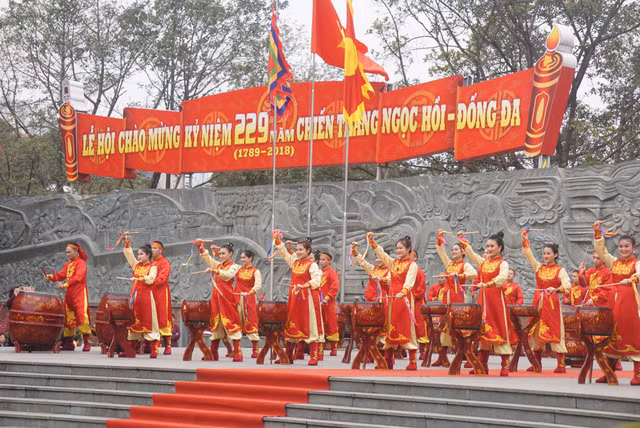 纪念玉回—栋多大捷229周年文艺晚会在胡志明市举行 ảnh 1 纪念玉回—栋多大捷229周年文艺晚会在胡志明市举行 ảnh 1