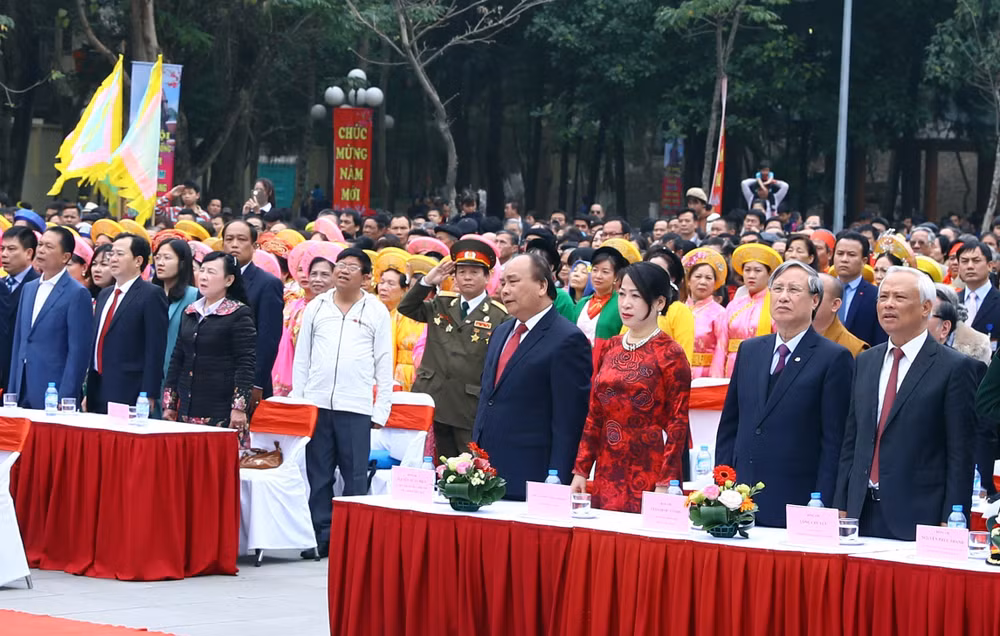 政府总理阮春福出席纪念玉回—栋多大捷229周年的栋多丘庙会 ảnh 1 政府总理阮春福出席纪念玉回—栋多大捷229周年的栋多丘庙会 ảnh 1