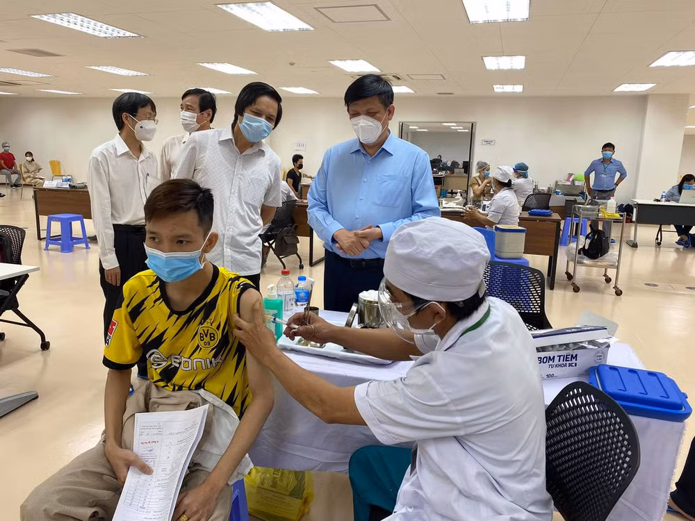 截至目前胡志明市新冠疫苗接种人数超过71万 ảnh 1 截至目前胡志明市新冠疫苗接种人数超过71万 ảnh 1