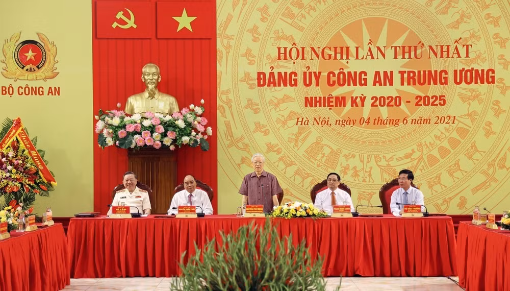 越共中央政治局指定2020-2025年任期中央公安党委的决定正式公布 ảnh 2 越共中央政治局指定2020-2025年任期中央公安党委的决定正式公布 ảnh 2