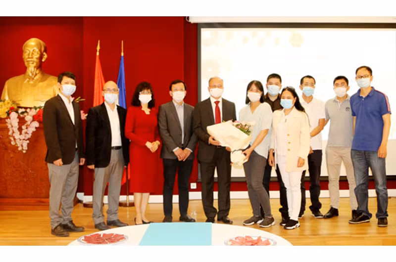 越南革命新闻日96周年纪念仪式在法国和俄罗斯举行 ảnh 1 越南革命新闻日96周年纪念仪式在法国和俄罗斯举行 ảnh 1