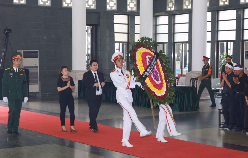 各国代表团悼念原越共中央总书记杜梅 ảnh 3 各国代表团悼念原越共中央总书记杜梅 ảnh 3