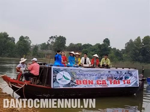 越南西部文化活动亮相越南各民族文化旅游村 ảnh 2