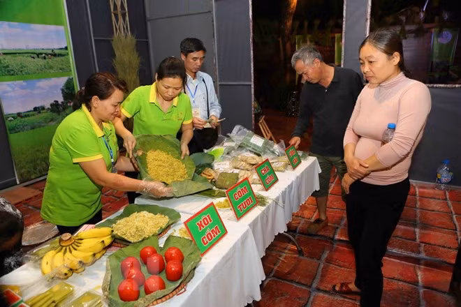 2018年河内美食节吸引数千名居民和游客前来参观 ảnh 2 2018年河内美食节吸引数千名居民和游客前来参观 ảnh 2