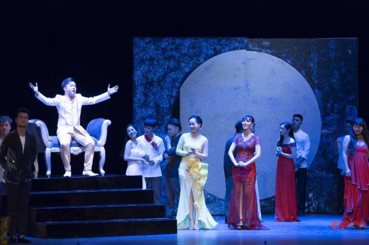 小约翰·施特劳斯轻歌剧《蝙蝠》即将在越南演出 ảnh 1 小约翰·施特劳斯轻歌剧《蝙蝠》即将在越南演出 ảnh 1