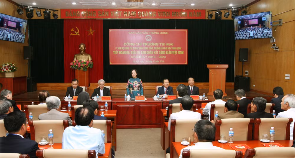 越共中央民运部部长张氏梅会见越南天主教团结委员会代表团 ảnh 1 越共中央民运部部长张氏梅会见越南天主教团结委员会代表团 ảnh 1