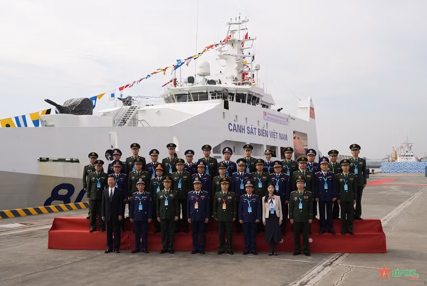 越南海警CSB 8002号舰开始对中国进行访问交流 ảnh 1