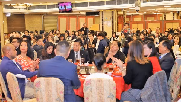 旅居中国港澳越南人举行喜迎新春活动 ảnh 2 旅居中国港澳越南人举行喜迎新春活动 ảnh 2