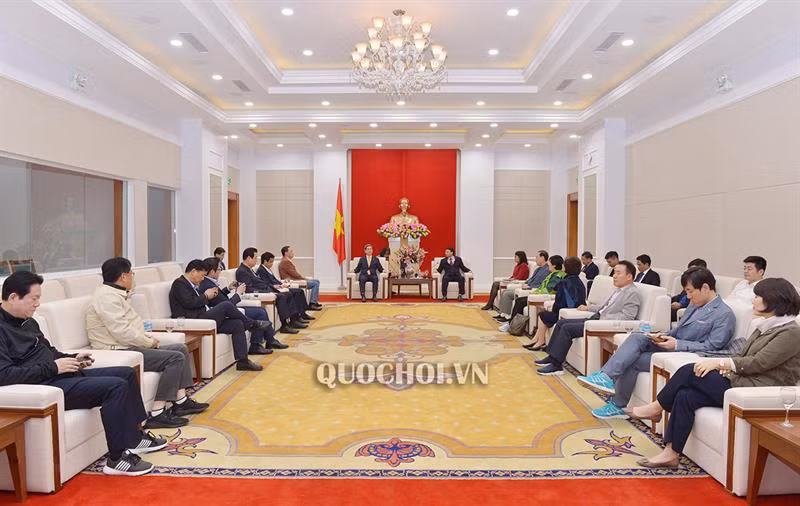 韩越议员友好小组代表团访问广宁省 ảnh 1 韩越议员友好小组代表团访问广宁省 ảnh 1