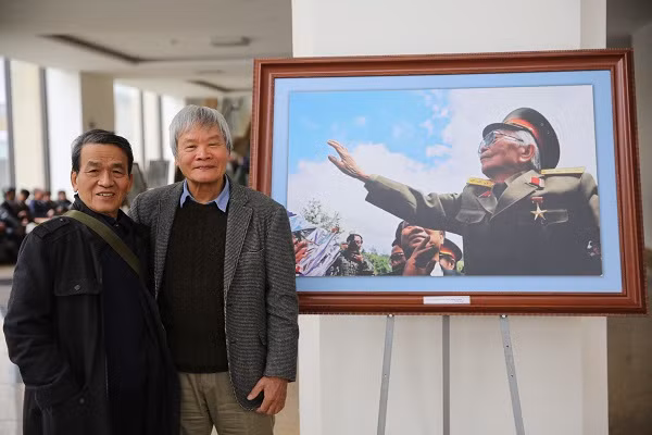 武元甲大将资料图片展亮相河内 ảnh 1