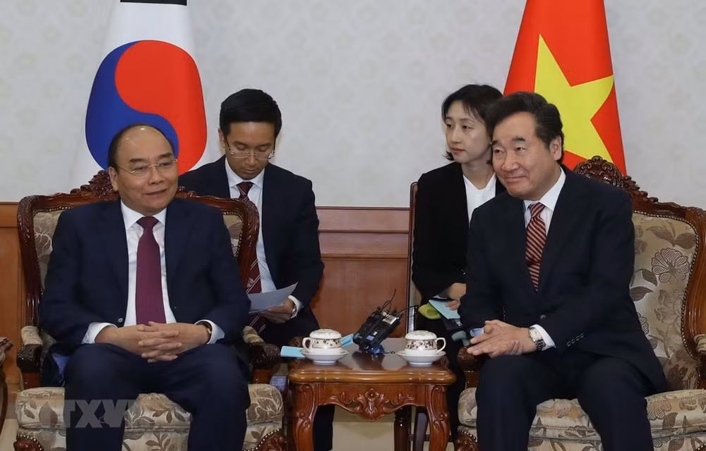 越南政府总理阮春福会见韩国总理李洛渊 ảnh 1 越南政府总理阮春福会见韩国总理李洛渊 ảnh 1