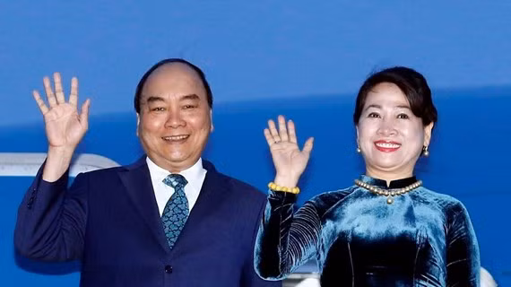越南政府总理阮春福启程赴泰国出席第35届东盟峰会和相关会议 ảnh 1 越南政府总理阮春福启程赴泰国出席第35届东盟峰会和相关会议 ảnh 1