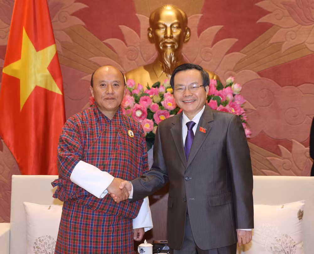 越南国会副主席冯国显会见不丹审计署审计长切细·克桑 ảnh 2 越南国会副主席冯国显会见不丹审计署审计长切细·克桑 ảnh 2