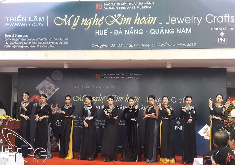  彰显越南传统珠宝制作造诣的展会在岘港市举行 ảnh 1