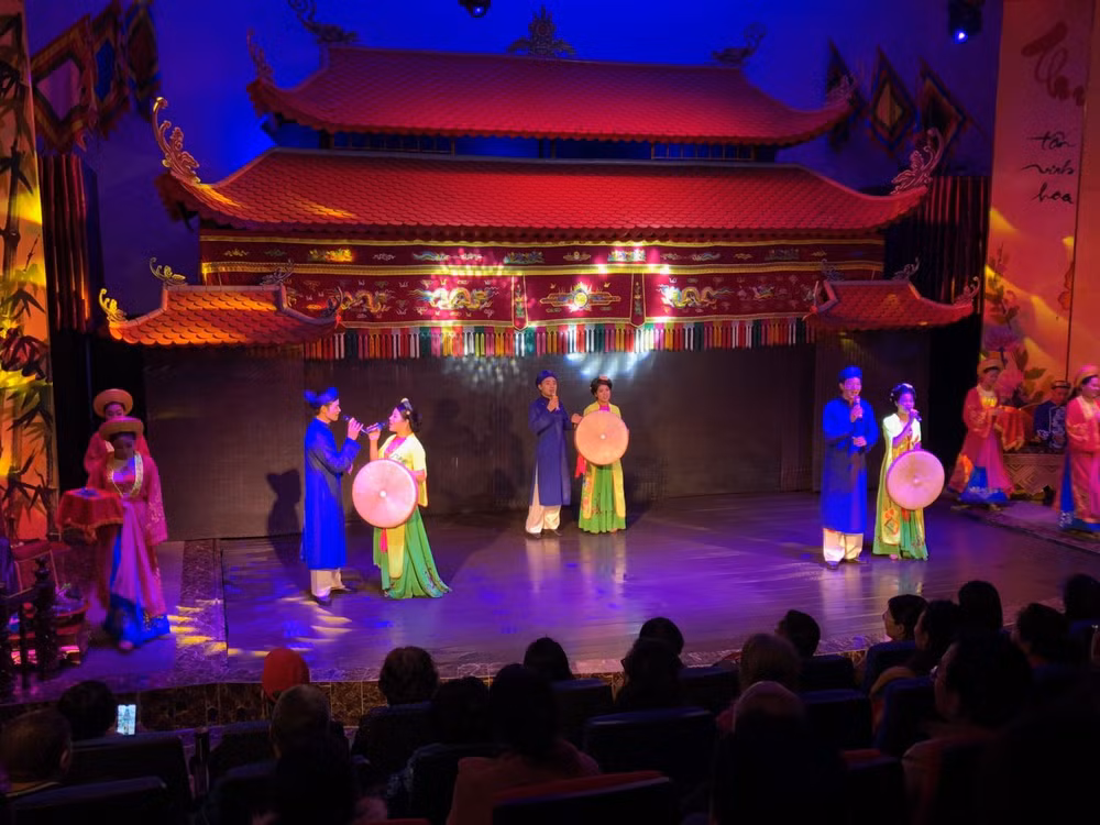 欣赏下龙市传统艺术表演活动 ảnh 1 欣赏下龙市传统艺术表演活动 ảnh 1