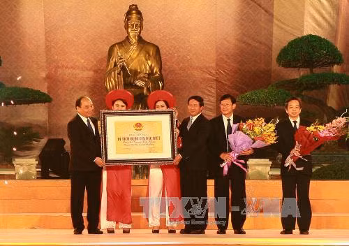 程状元阮秉谦寺庙文化历史遗迹区获得国家级特别遗迹区证书 ảnh 2