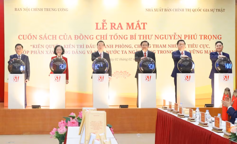 越共中央总书记阮富仲:反腐败是推动国家经济发展的强大正能量(第二期) ảnh 2 越共中央总书记阮富仲:反腐败是推动国家经济发展的强大正能量(第二期) ảnh 2