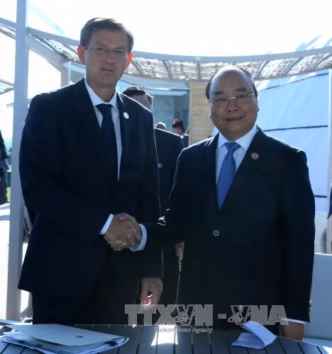 越南政府总理阮春福与斯洛文尼亚总理米罗·采拉尔举行会晤 ảnh 1