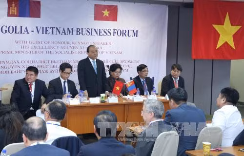 越南政府总理阮春福出席越蒙企业论坛 ảnh 1