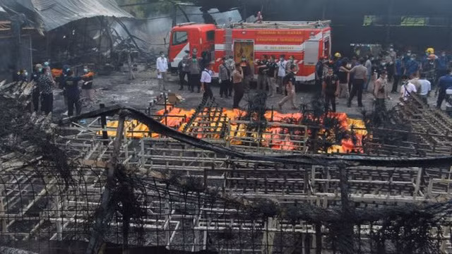 印度尼西亚一座烟花厂爆炸 近50人死亡 ảnh 1