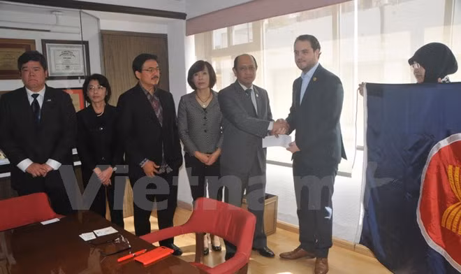 东盟为墨西哥地震灾民赠送善款寄深情 ảnh 1